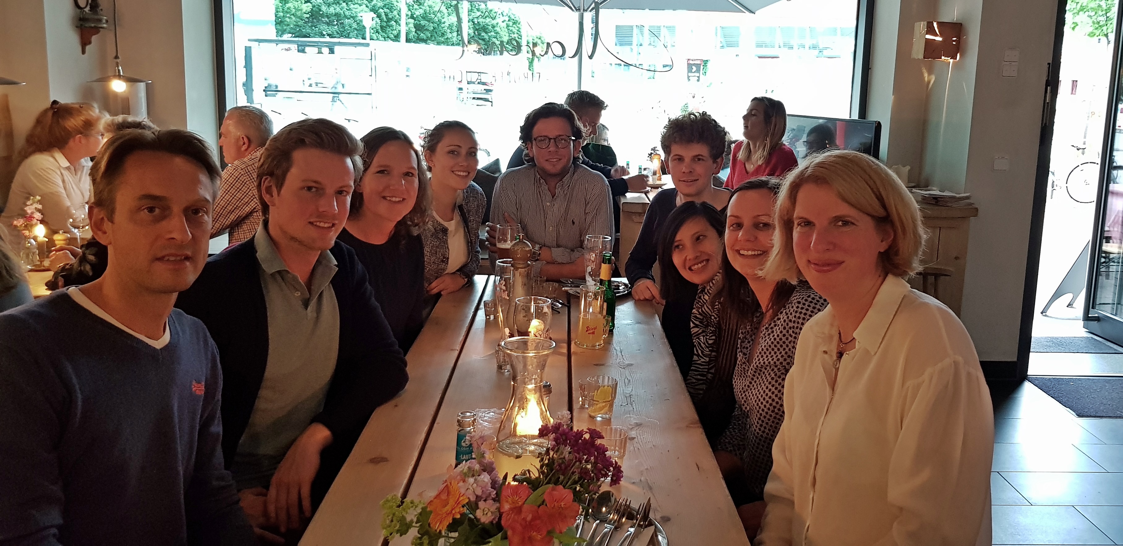 Das OWNR Team beim Essen