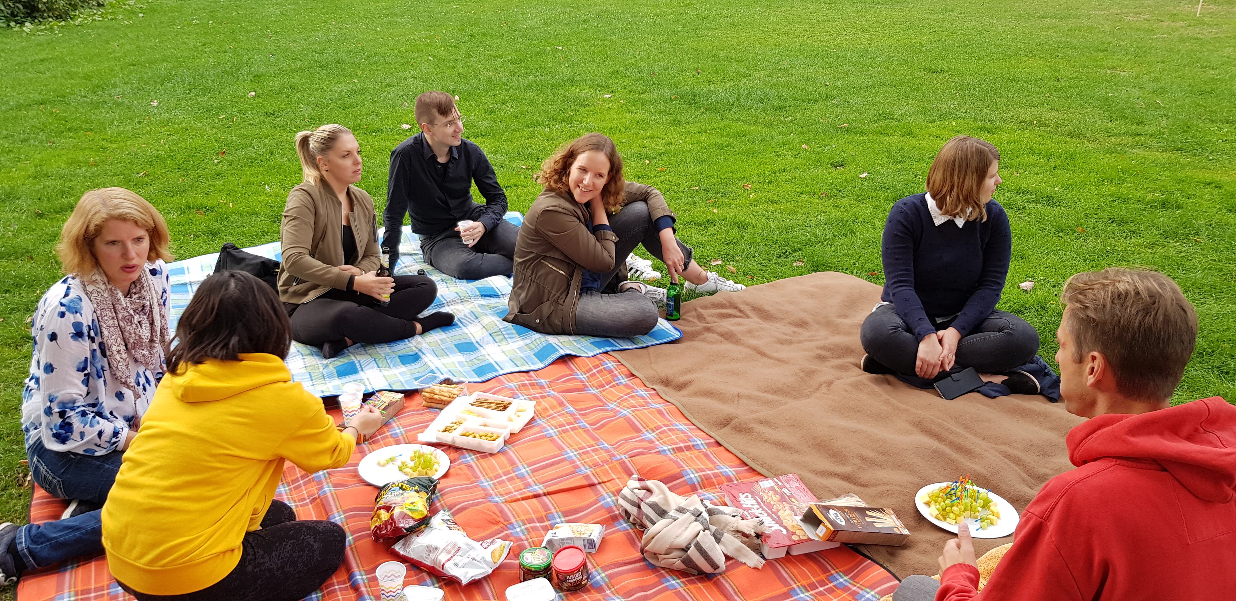 Das OWNR Team auf der Wiese